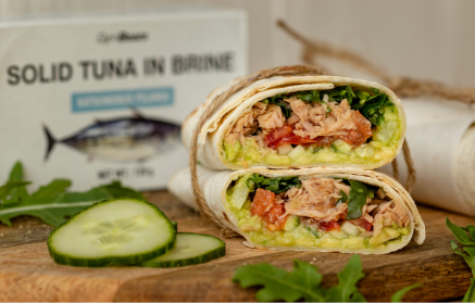Fitness Recipe: Tuna Wrap with Avocado Spread and Vegetables