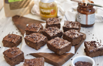 Fitness Recipe: Soft Banana Brownies with Peanut Butter and Cocoa