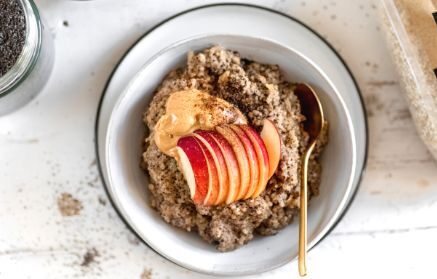 Fitness Recipe: Quinoa Porridge with Apples, Poppy Seeds and Cinnamon