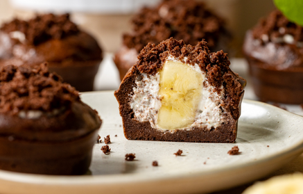 Fitness Recipe: Chocolate Cupcakes with Stracciatella Cream and Banana