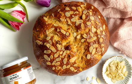 Fitness Recipe: Sweet Easter Bread with Honey and Almonds
